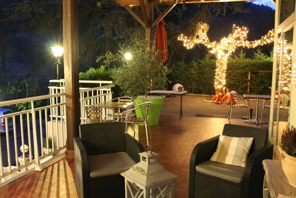 Hotel Spa & Restaurant O Pervenches Шамбери Экстерьер фото